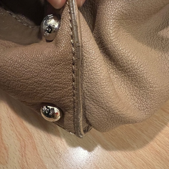 Michael Kors Tan Hamilton Purse - Picture 10 of 15